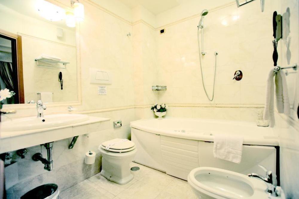 Luxury H 2000 Bed & Breakfast 3*