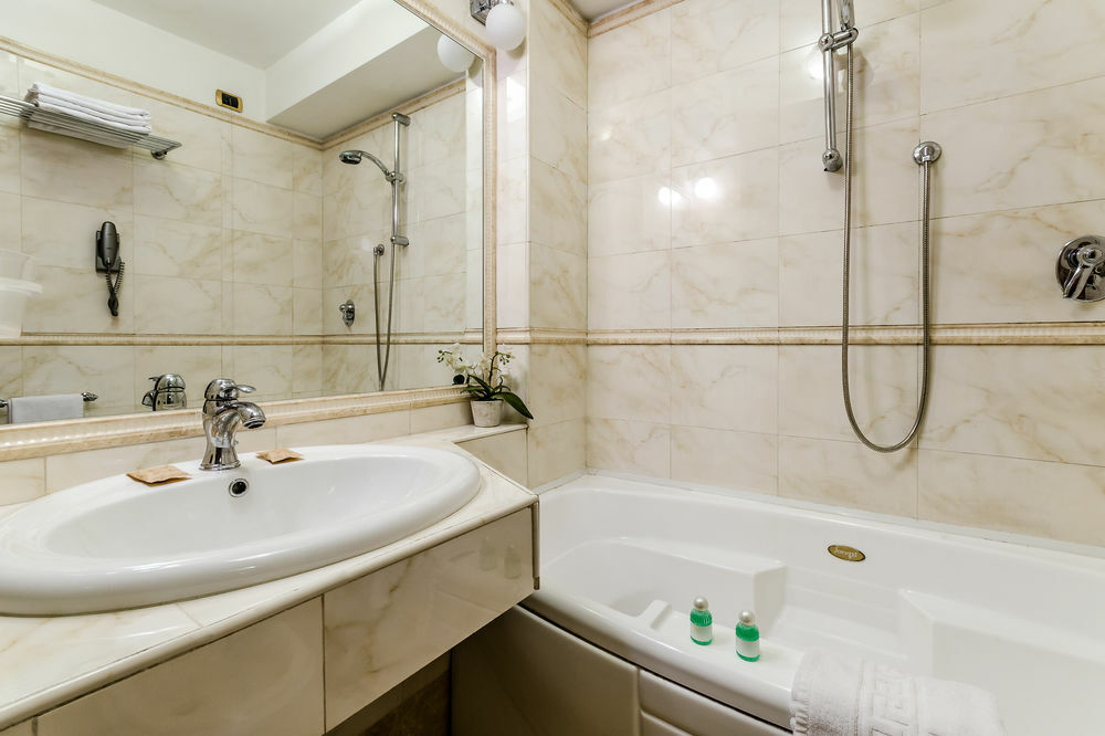 Luxury H 2000 3* Roma